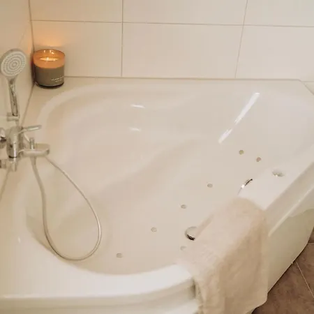 Malerisch Am Mit Kamin, Sauna & Whirlpool *